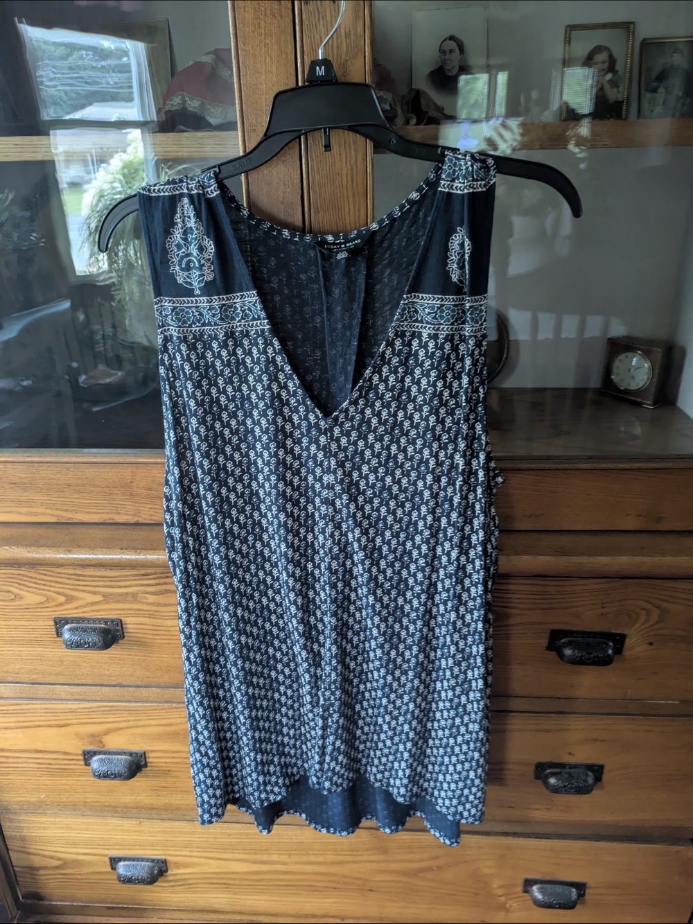 Lucky Brand Black and White Printed V-Neck Sleeveless Top